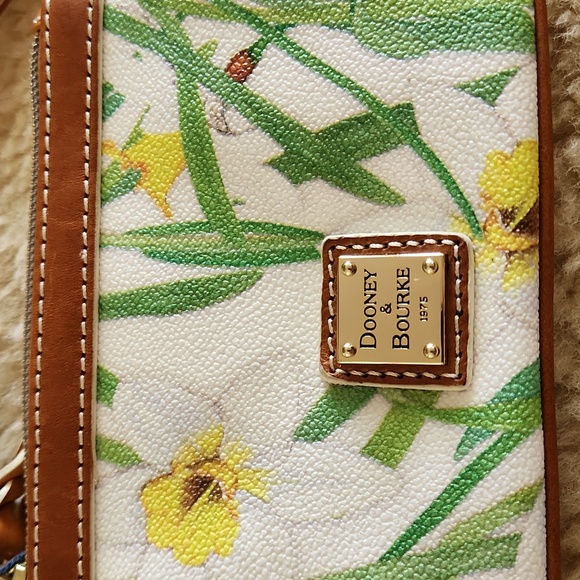 NWT Dooney & Bourke Daffodil White Leather Wristlet Wallet π€πΌπ - Picture 3 of 16